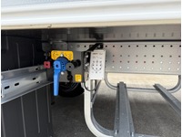 GREA182_2727609 vehicle image