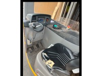 FLUT10406_2765838 vehicle image