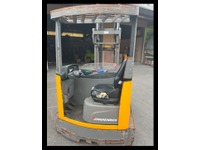 FLUT10406_2765838 vehicle image