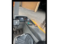 FLUT10406_2765838 vehicle image