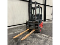 FLUT10406_2766855 vehicle image