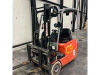 FLUT10406_2766852 vehicle image