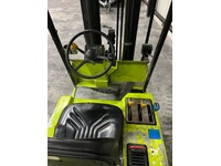 FLUT10406_2767017 vehicle image