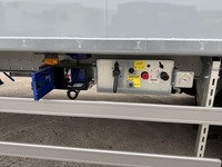 GREA182_2728076 vehicle image