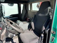 MAN126_2697803 vehicle image