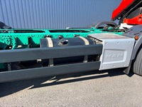 MAN126_2697803 vehicle image