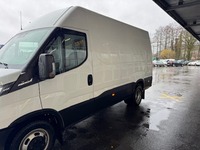 STUD177_2825640 vehicle image