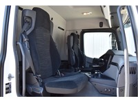 TOC1273_2698676 vehicle image
