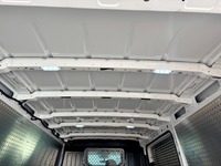 MAN126_2871109 vehicle image