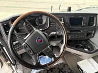 ZELJ895_2709158 vehicle image