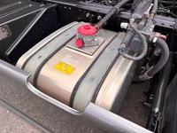 MAN126_2963959 vehicle image