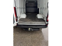 STUD177_2825640 vehicle image