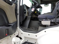 BFS260_2770025 vehicle image