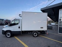 STUD177_2877515 vehicle image