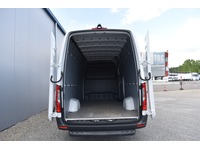 TOC1273_2667802 vehicle image