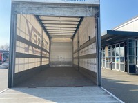 STUD177_2939340 vehicle image
