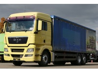 DOLD2821_2735414 vehicle image