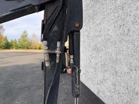 MERC9702_2776300 vehicle image