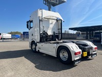 INTG9387_2786444 vehicle image