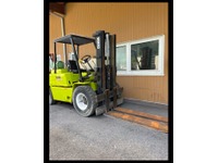 FLUT10406_2765837 vehicle image