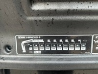 TMR8055_2868618 vehicle image