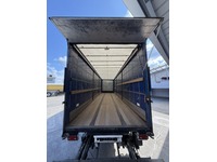 GREA182_2879885 vehicle image