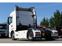 DOLD2821_2697974 vehicle image