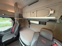 THOM6454_2920314 vehicle image