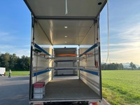 HUTT218_2699381 vehicle image