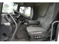 DOLD2821_2885960 vehicle image