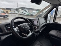 STUD177_2825640 vehicle image