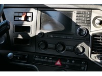 DOLD2821_2696937 vehicle image
