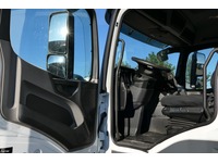 DOLD2821_2696937 vehicle image