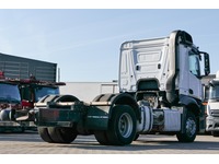 DOLD2821_2696937 vehicle image