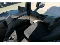DOLD2821_2696937 vehicle image