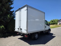 Kall37_2963958 vehicle image