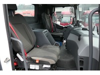 DOLD2821_2921717 vehicle image