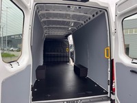 STUD177_2884372 vehicle image