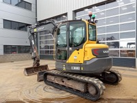 RINA4324_2917796 vehicle image