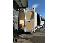 BW-M164_2525676 vehicle image