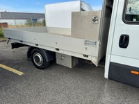 STUD177_3018516 vehicle image