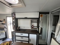 LARA4267_2926250 vehicle image