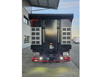 BARR136_2863057 vehicle image