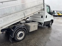 STUD177_2765252 vehicle image