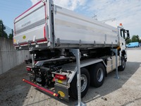 BARR136_2727611 vehicle image