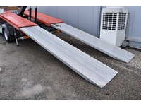 TOC1273_2817036 vehicle image