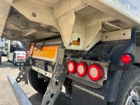 UNIK8334_2715806 vehicle image