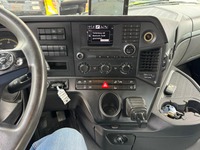 AGRO3463_2868640 vehicle image