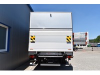 TOC1273_2961512 vehicle image