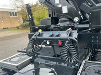 TMR8055_2753144 vehicle image